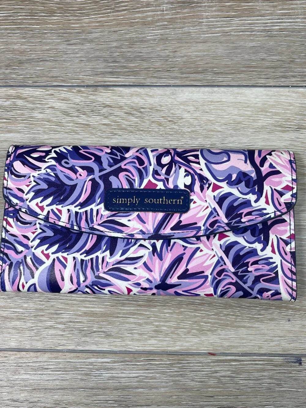 NWOT SIMPLY SOUTHERN WALLET ORGANIZER